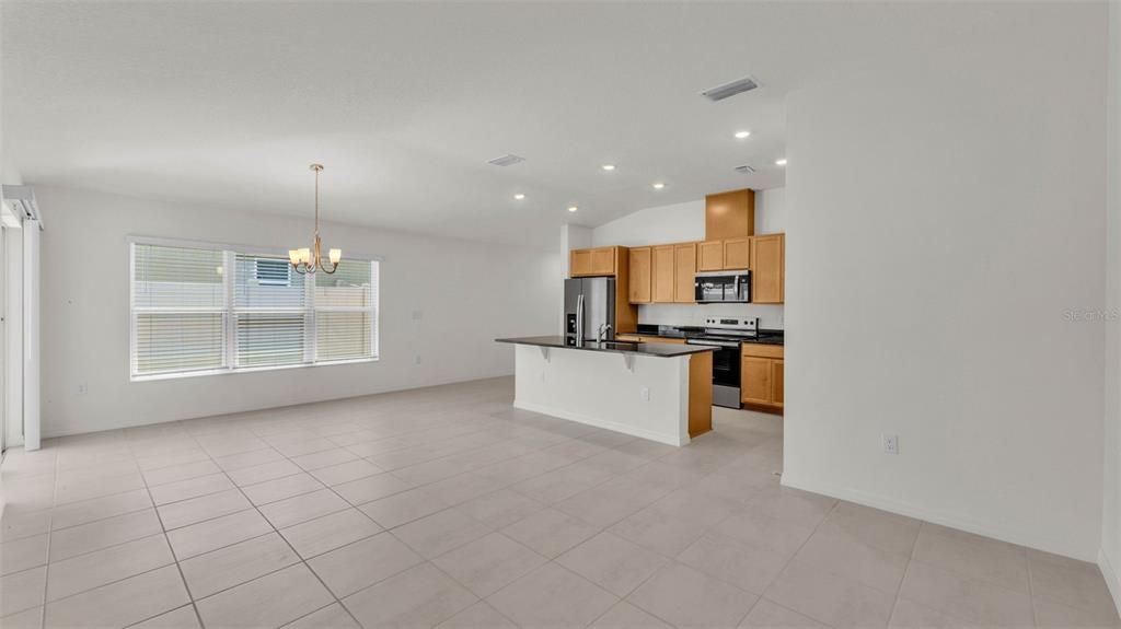 For Rent: $2,000 (4 beds, 2 baths, 1637 Square Feet)