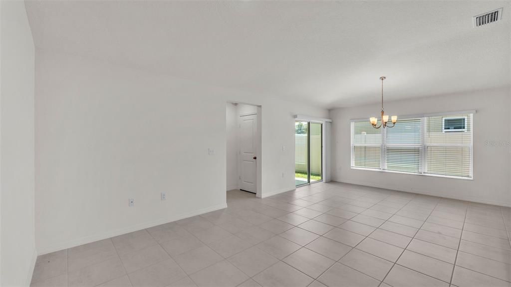 For Rent: $2,000 (4 beds, 2 baths, 1637 Square Feet)