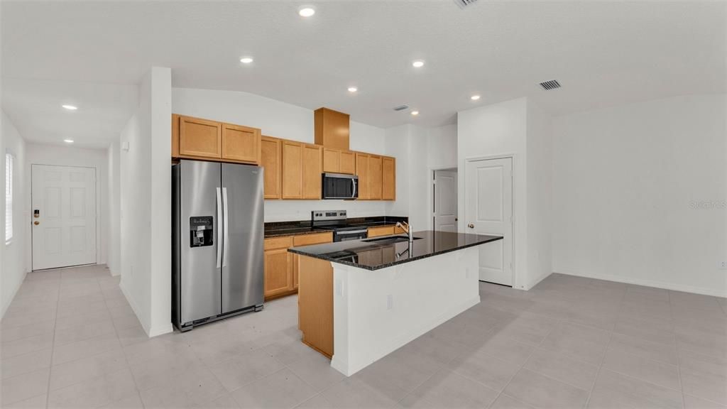 For Rent: $2,000 (4 beds, 2 baths, 1637 Square Feet)