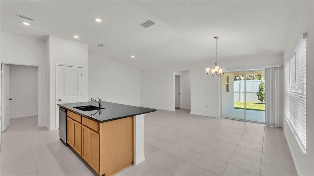 For Rent: $2,000 (4 beds, 2 baths, 1637 Square Feet)