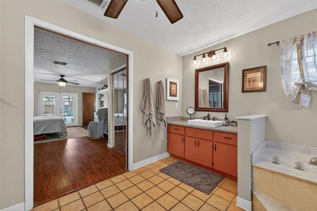 For Sale: $499,900 (4 beds, 2 baths, 2442 Square Feet)