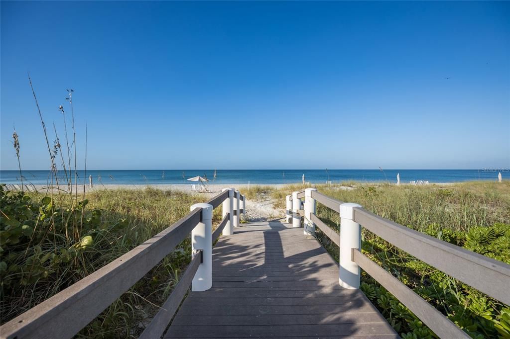 For Sale: $725,000 (2 beds, 2 baths, 1392 Square Feet)