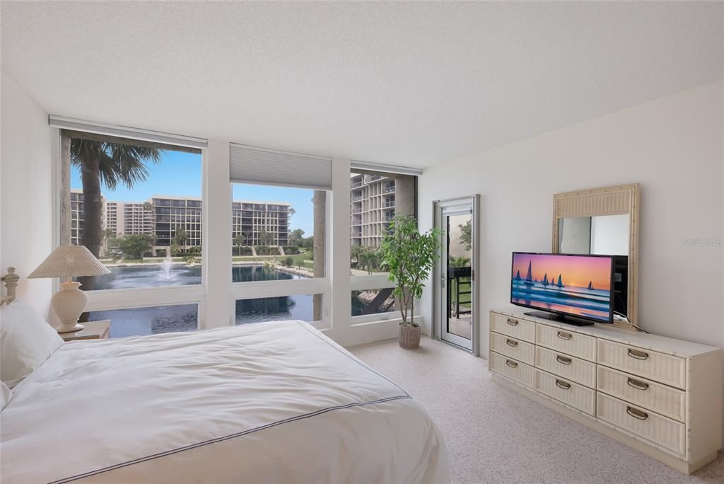 For Sale: $725,000 (2 beds, 2 baths, 1392 Square Feet)