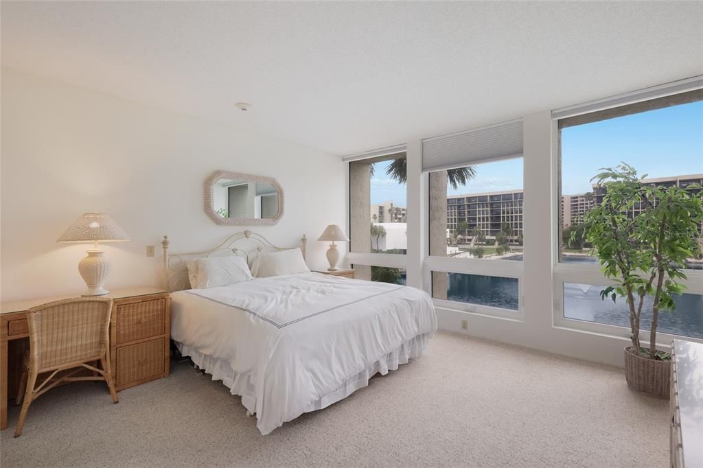 For Sale: $725,000 (2 beds, 2 baths, 1392 Square Feet)