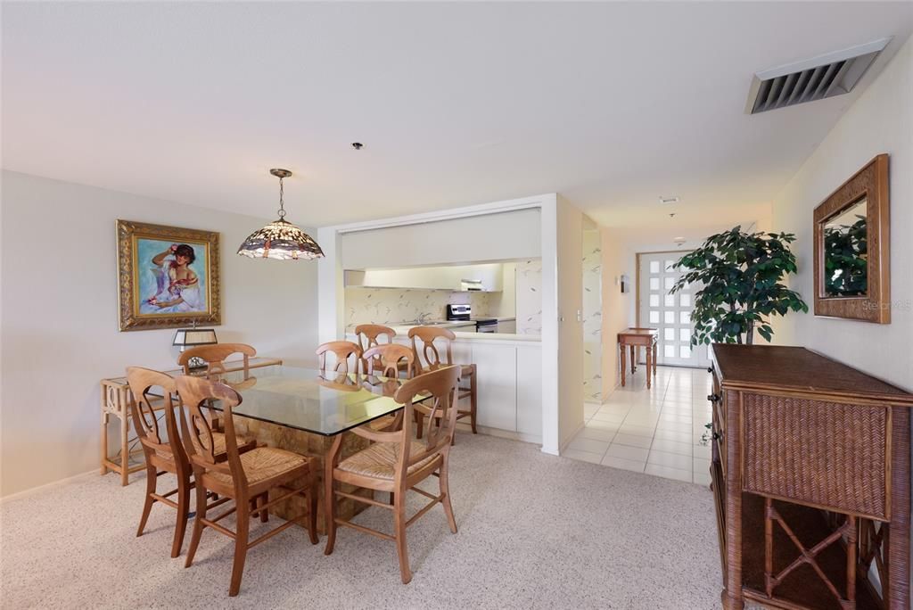 For Sale: $725,000 (2 beds, 2 baths, 1392 Square Feet)