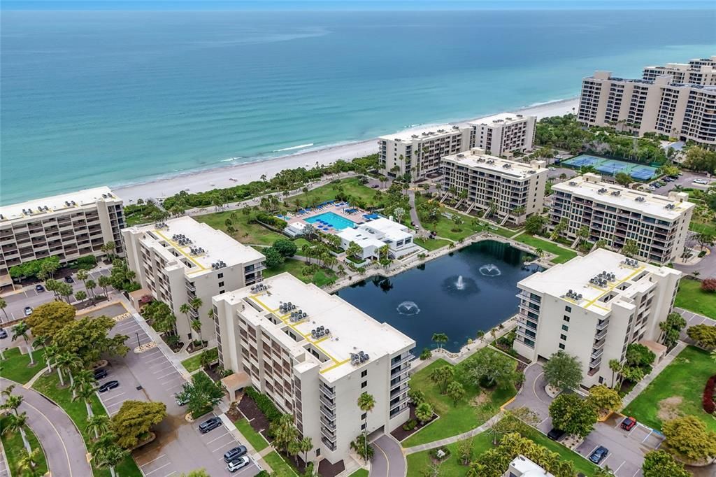 For Sale: $725,000 (2 beds, 2 baths, 1392 Square Feet)