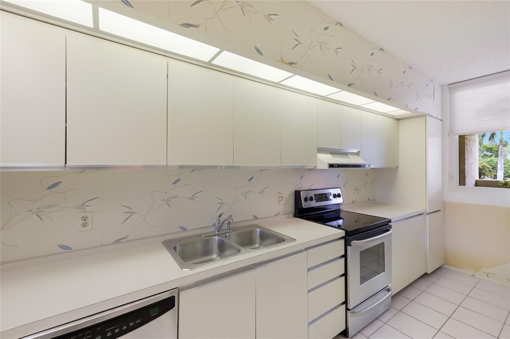 For Sale: $725,000 (2 beds, 2 baths, 1392 Square Feet)