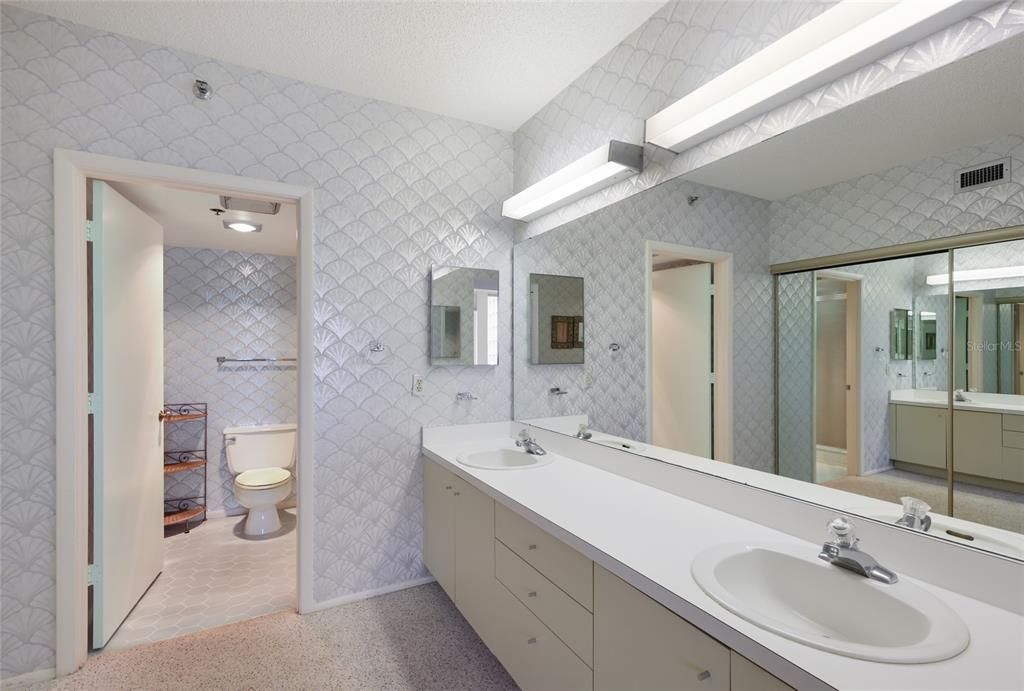 For Sale: $725,000 (2 beds, 2 baths, 1392 Square Feet)