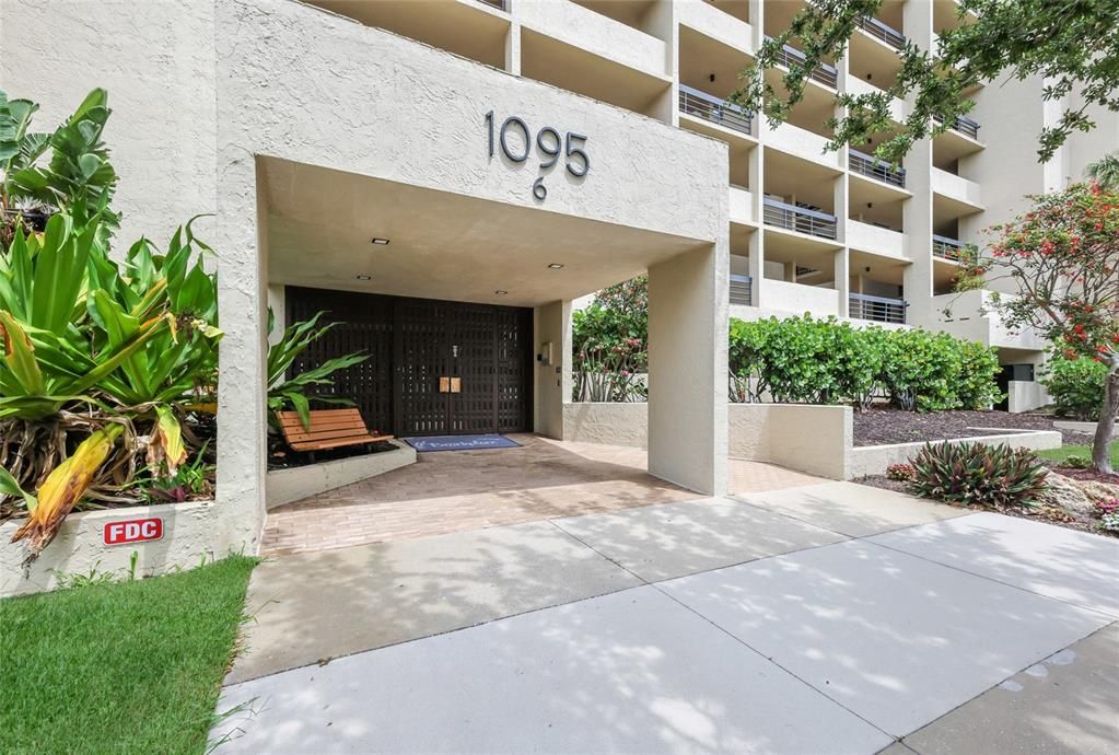 For Sale: $725,000 (2 beds, 2 baths, 1392 Square Feet)