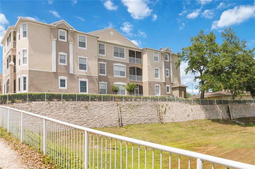 For Sale: $175,000 (2 beds, 2 baths, 1046 Square Feet)