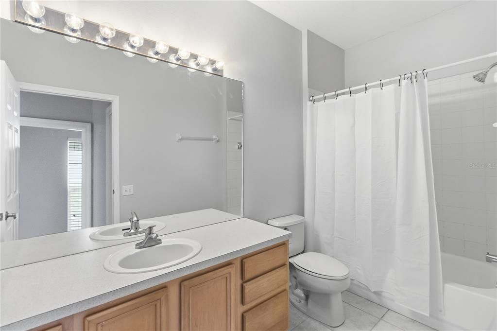 For Sale: $175,000 (2 beds, 2 baths, 1046 Square Feet)