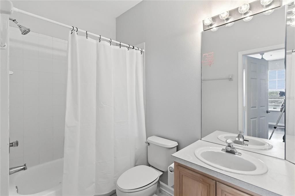 For Sale: $175,000 (2 beds, 2 baths, 1046 Square Feet)