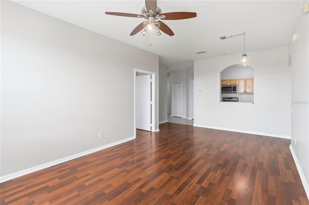 For Sale: $175,000 (2 beds, 2 baths, 1046 Square Feet)