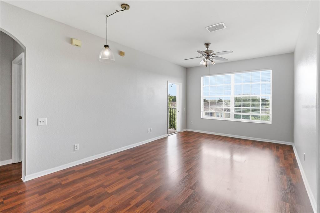 For Sale: $175,000 (2 beds, 2 baths, 1046 Square Feet)