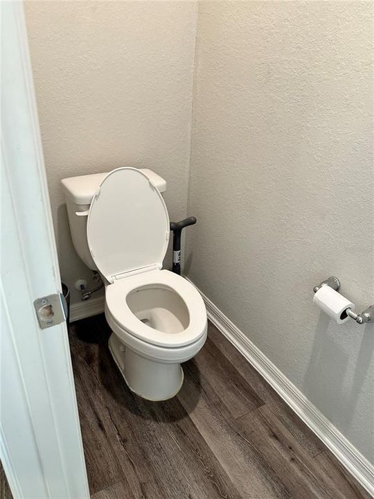 For Rent: $2,200 (4 beds, 2 baths, 2041 Square Feet)