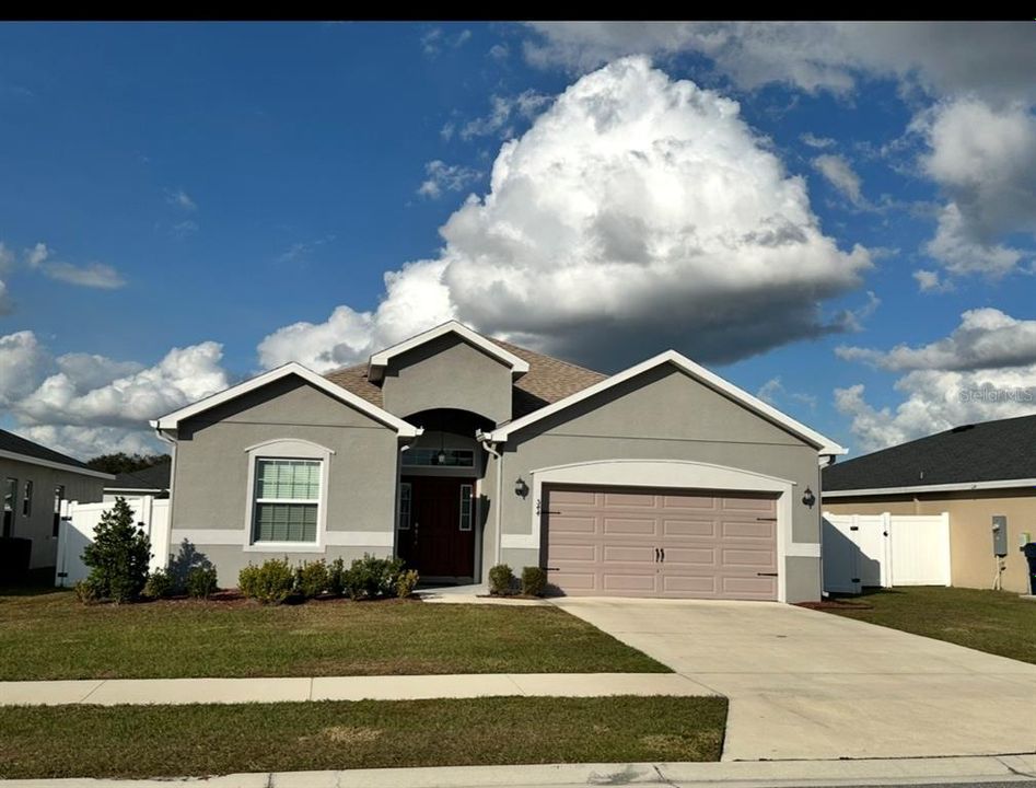 For Rent: $2,200 (4 beds, 2 baths, 2041 Square Feet)