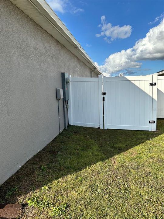For Rent: $2,200 (4 beds, 2 baths, 2041 Square Feet)