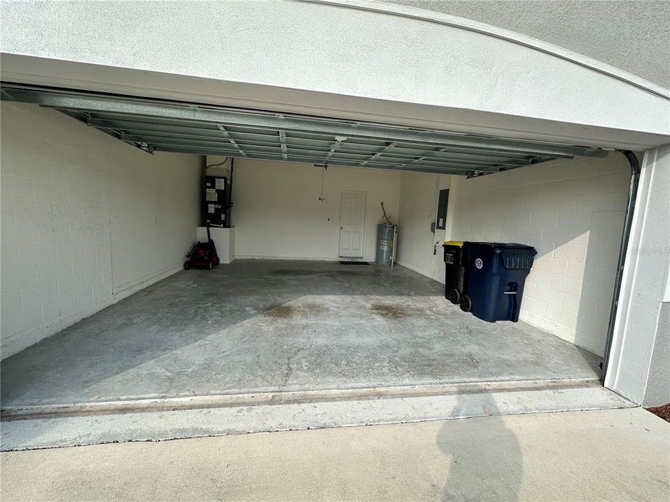 For Rent: $2,200 (4 beds, 2 baths, 2041 Square Feet)