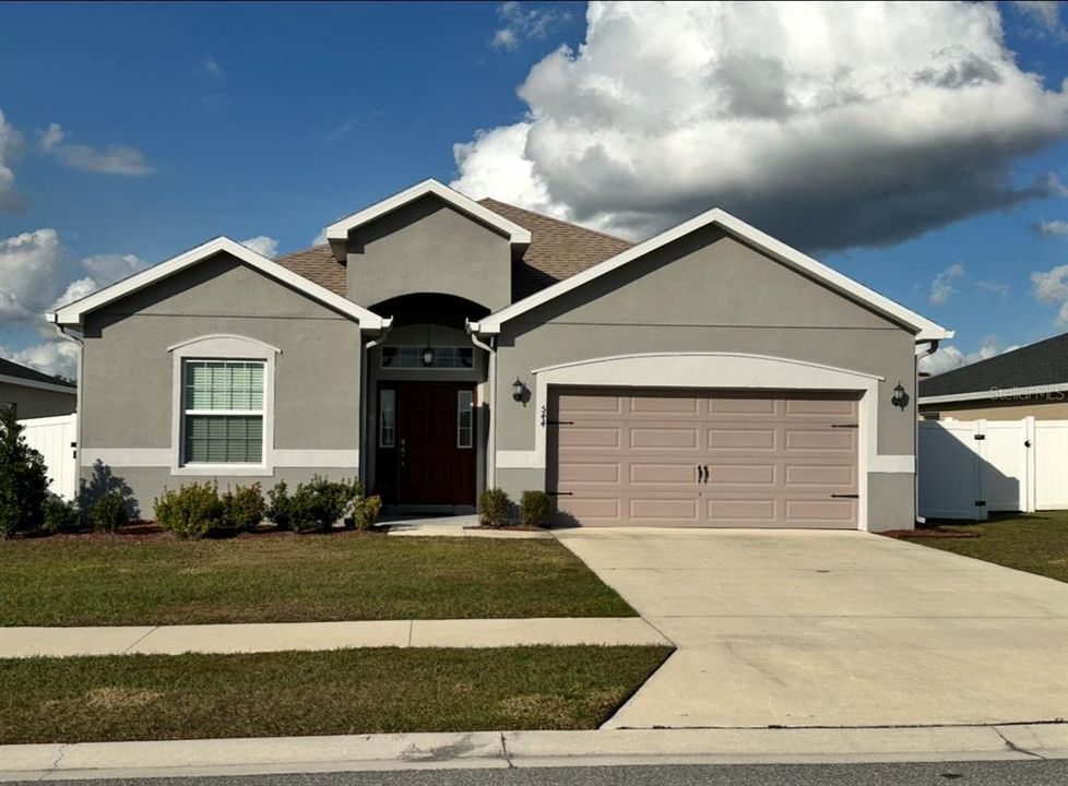 For Rent: $2,200 (4 beds, 2 baths, 2041 Square Feet)