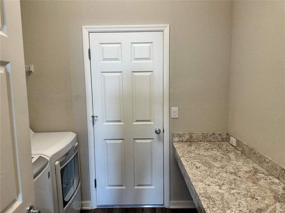 For Rent: $2,200 (4 beds, 2 baths, 2041 Square Feet)