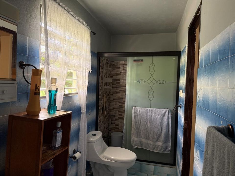 На продажу: $179,000 (5 спален, 2 ванн, 1918 Квадратных фут)