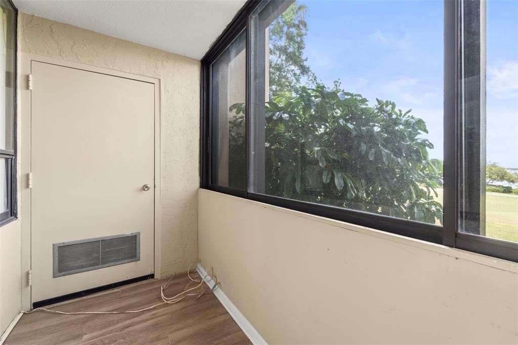 For Sale: $114,900 (0 beds, 1 baths, 565 Square Feet)