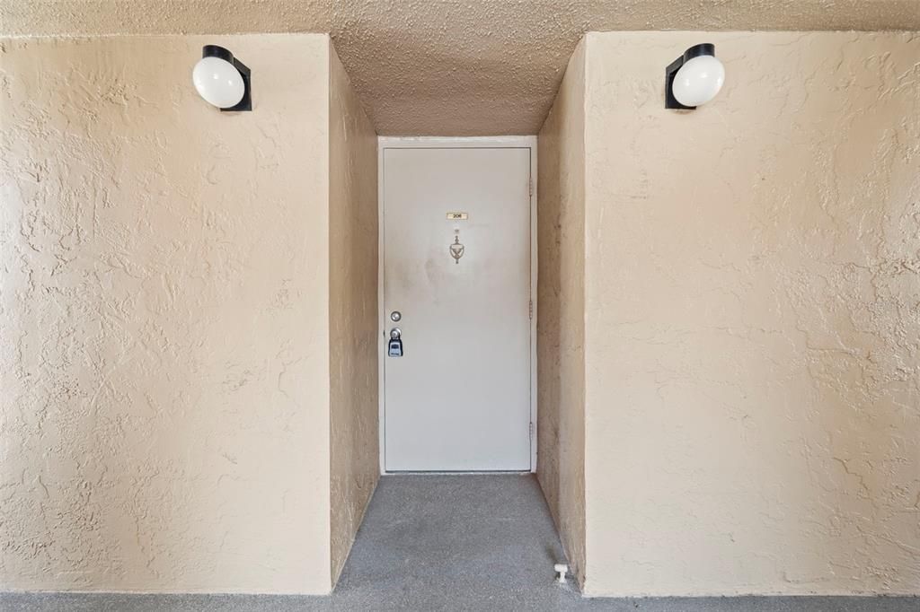 For Sale: $114,900 (0 beds, 1 baths, 565 Square Feet)