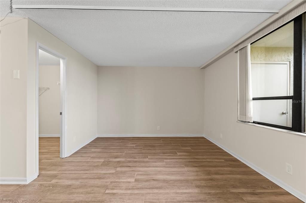 For Sale: $114,900 (0 beds, 1 baths, 565 Square Feet)