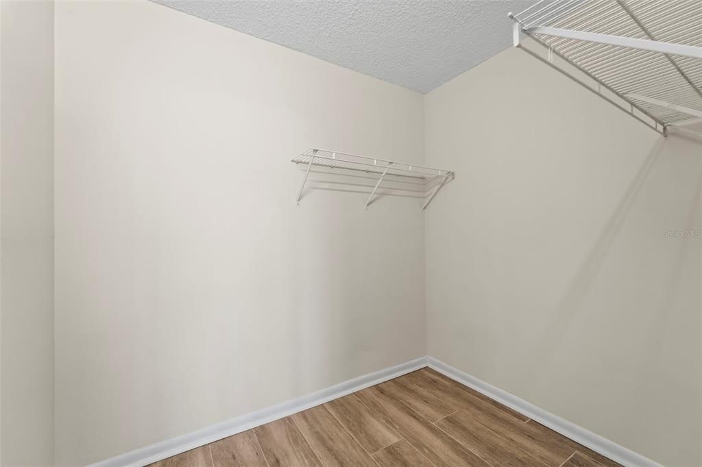 For Sale: $114,900 (0 beds, 1 baths, 565 Square Feet)