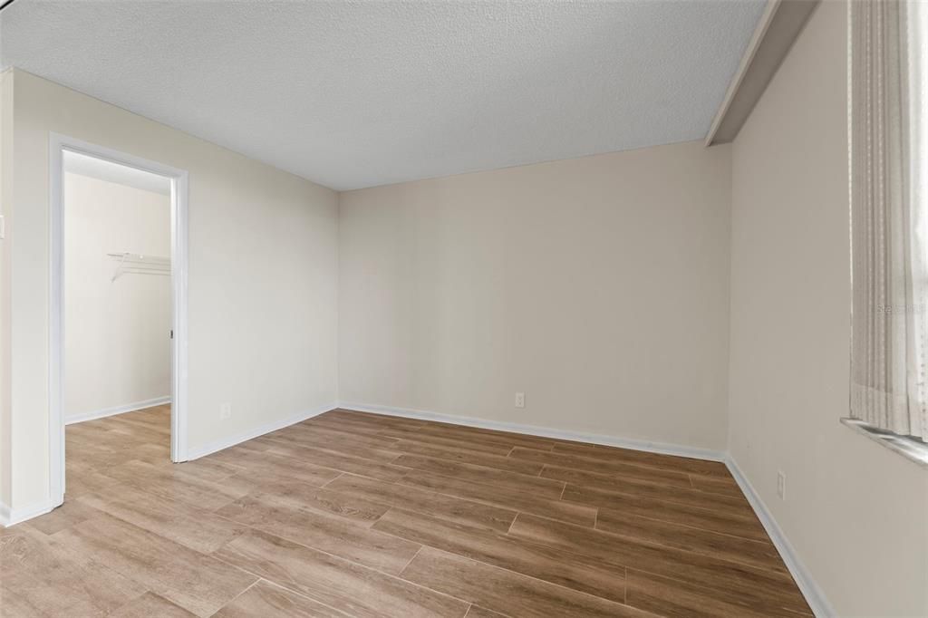 For Sale: $114,900 (0 beds, 1 baths, 565 Square Feet)