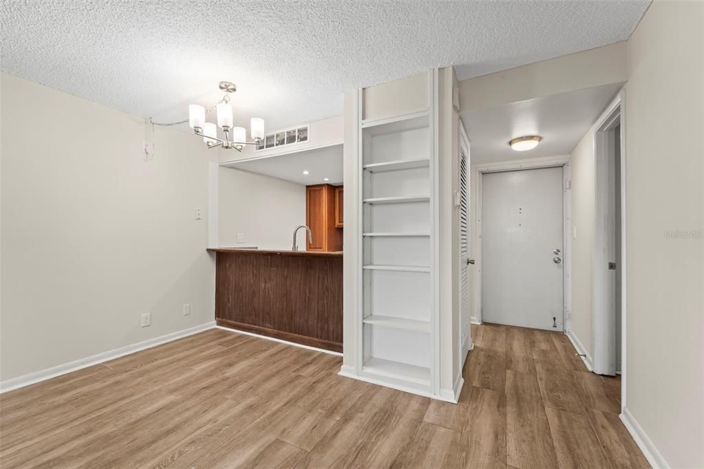 For Sale: $114,900 (0 beds, 1 baths, 565 Square Feet)