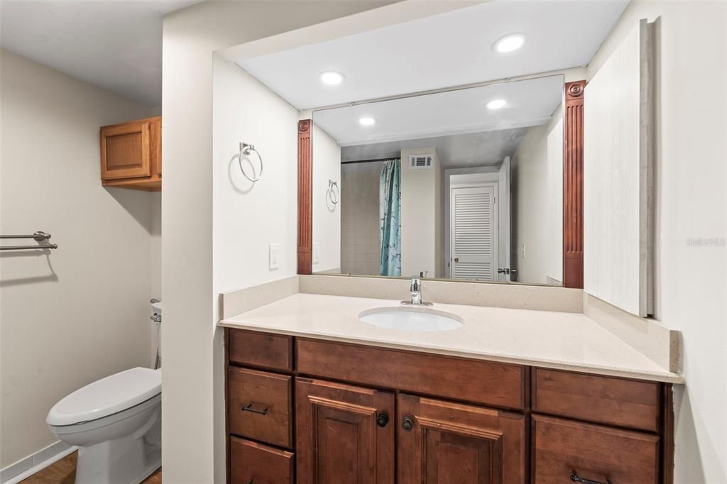 For Sale: $114,900 (0 beds, 1 baths, 565 Square Feet)