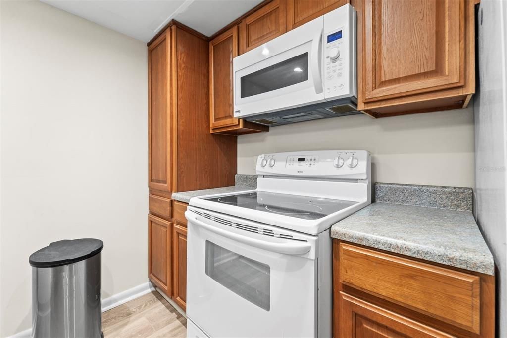 For Sale: $114,900 (0 beds, 1 baths, 565 Square Feet)