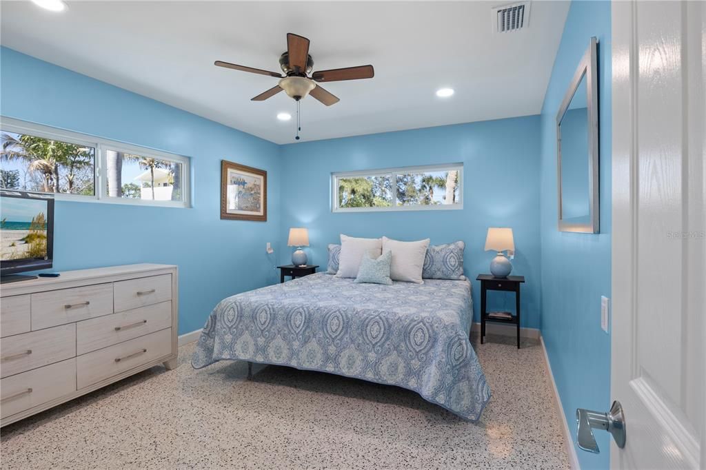 For Sale: $675,000 (2 beds, 1 baths, 1140 Square Feet)