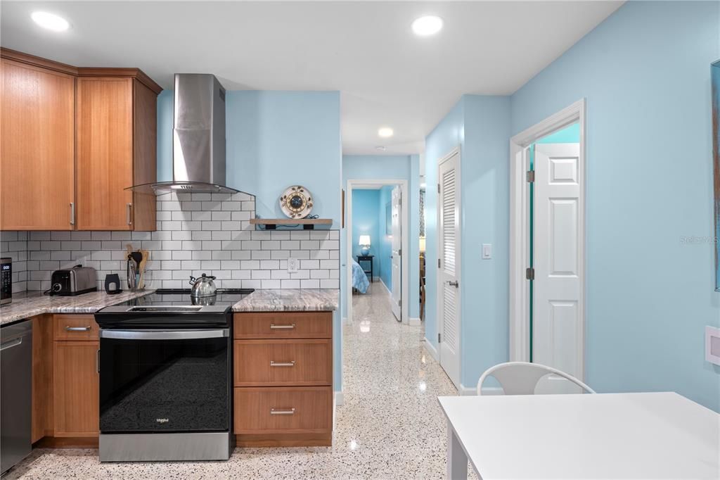 For Sale: $675,000 (2 beds, 1 baths, 1140 Square Feet)