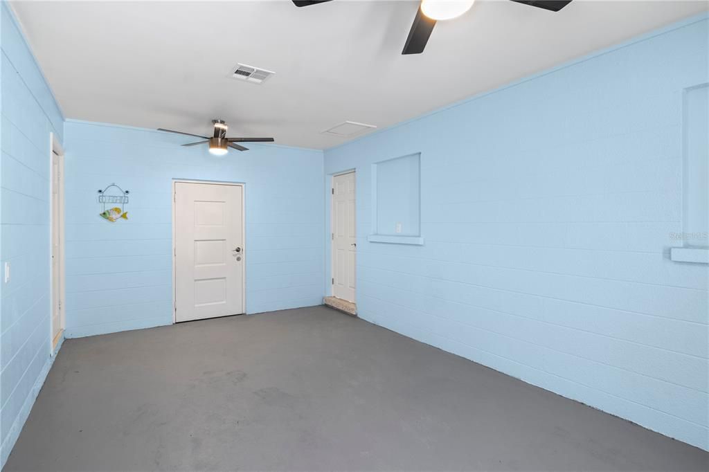 For Sale: $675,000 (2 beds, 1 baths, 1140 Square Feet)
