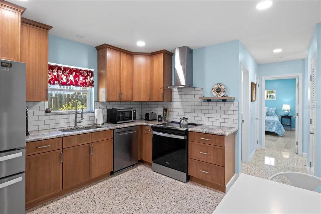 For Sale: $675,000 (2 beds, 1 baths, 1140 Square Feet)