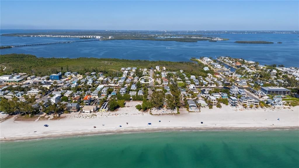 For Sale: $675,000 (2 beds, 1 baths, 1140 Square Feet)