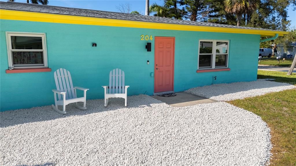 For Sale: $675,000 (2 beds, 1 baths, 1140 Square Feet)