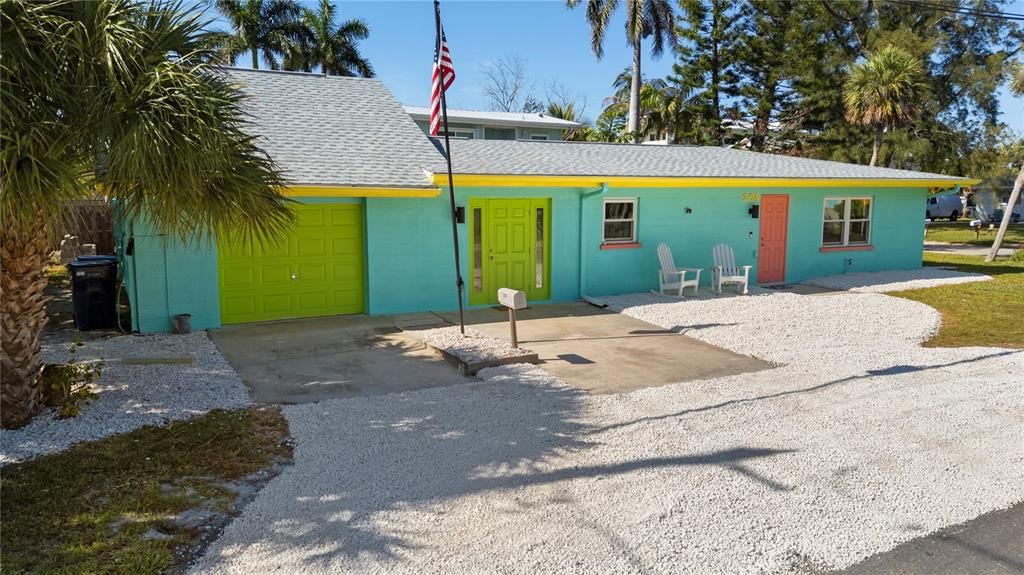 For Sale: $675,000 (2 beds, 1 baths, 1140 Square Feet)
