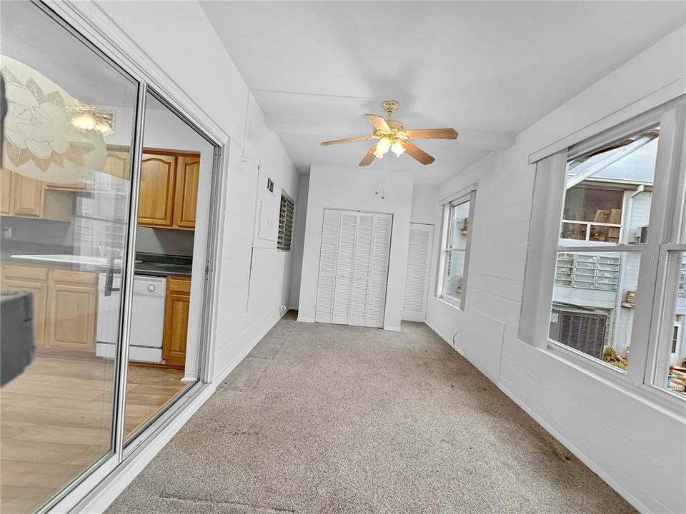 For Sale: $115,000 (2 beds, 2 baths, 835 Square Feet)