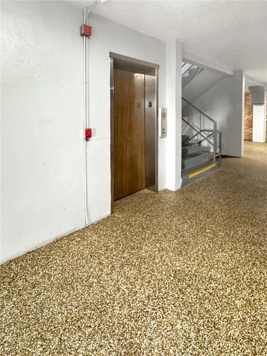 For Sale: $115,000 (2 beds, 2 baths, 835 Square Feet)