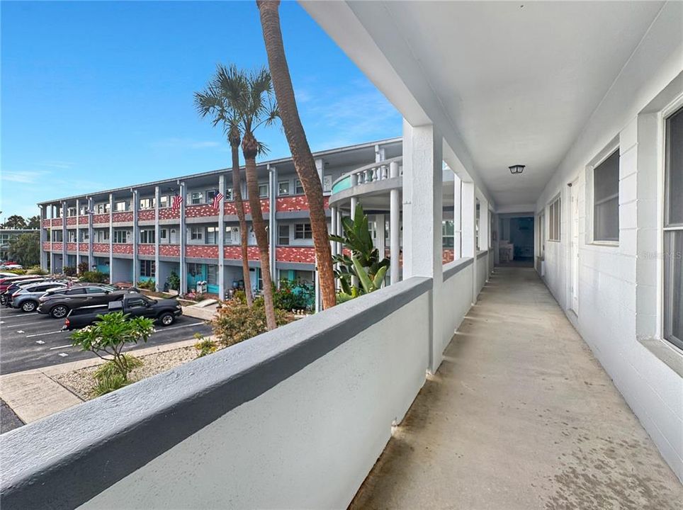 For Sale: $115,000 (2 beds, 2 baths, 835 Square Feet)