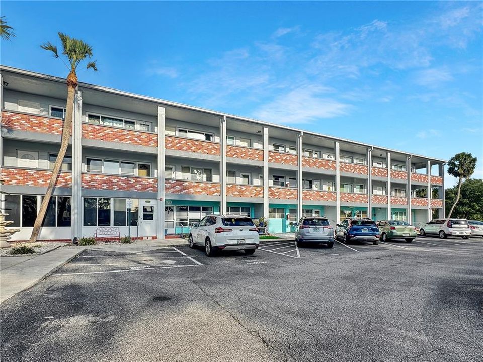 For Sale: $115,000 (2 beds, 2 baths, 835 Square Feet)