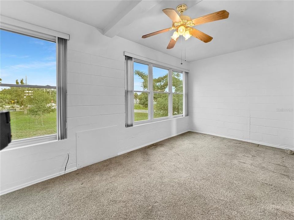 For Sale: $115,000 (2 beds, 2 baths, 835 Square Feet)