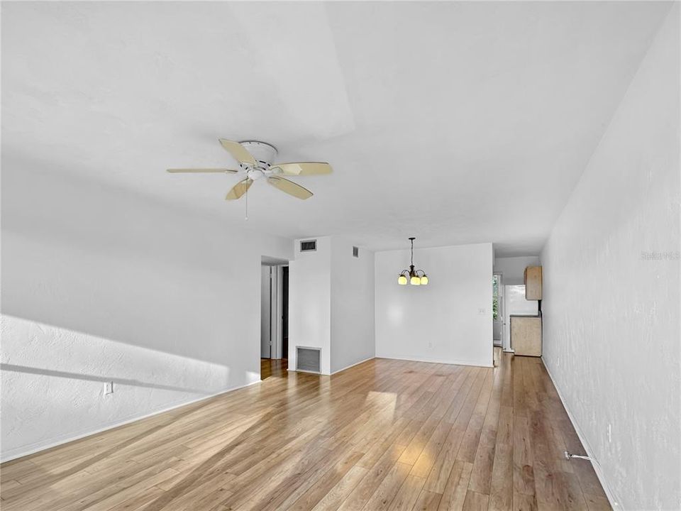 For Sale: $115,000 (2 beds, 2 baths, 835 Square Feet)