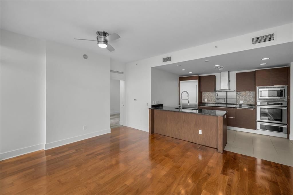 В аренду: $5,500 (2 спален, 2 ванн, 1018 Квадратных фут)