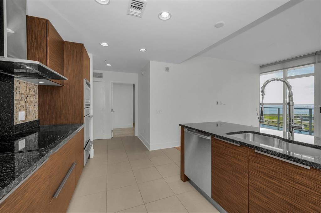 В аренду: $5,500 (2 спален, 2 ванн, 1018 Квадратных фут)