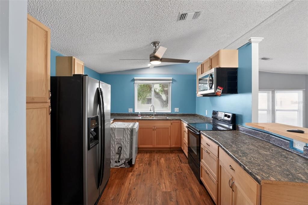 For Sale: $149,000 (2 beds, 2 baths, 1154 Square Feet)