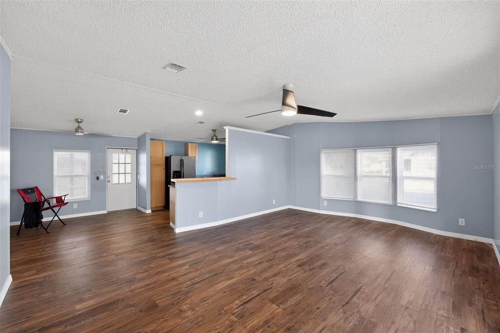 For Sale: $149,000 (2 beds, 2 baths, 1154 Square Feet)